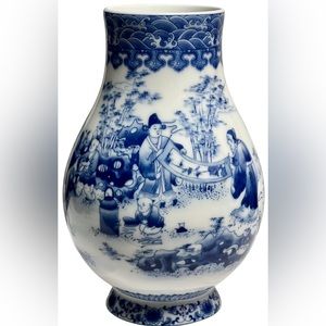 Small Chinese Blue & White Porcelain Vase